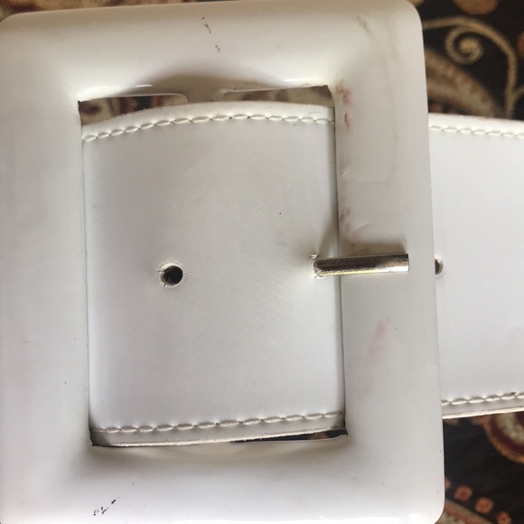 Womens white belt. Size small - Picture 2 of 5